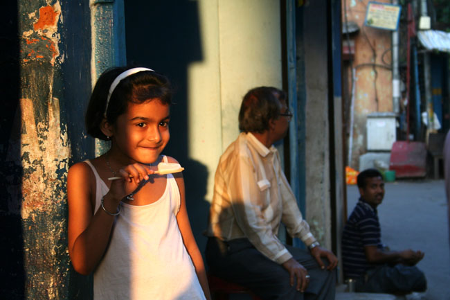 La petite fille à la glace - Avril 2007 - Kolkata