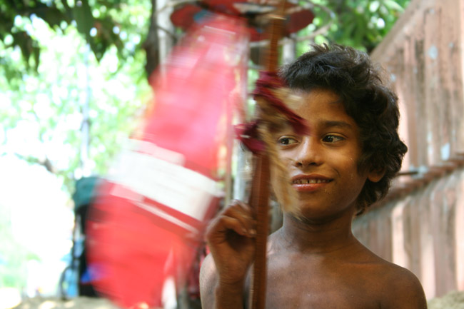 Enfant dans la rue (quartier de Gariahat) - Avril 2007 - Kolkata